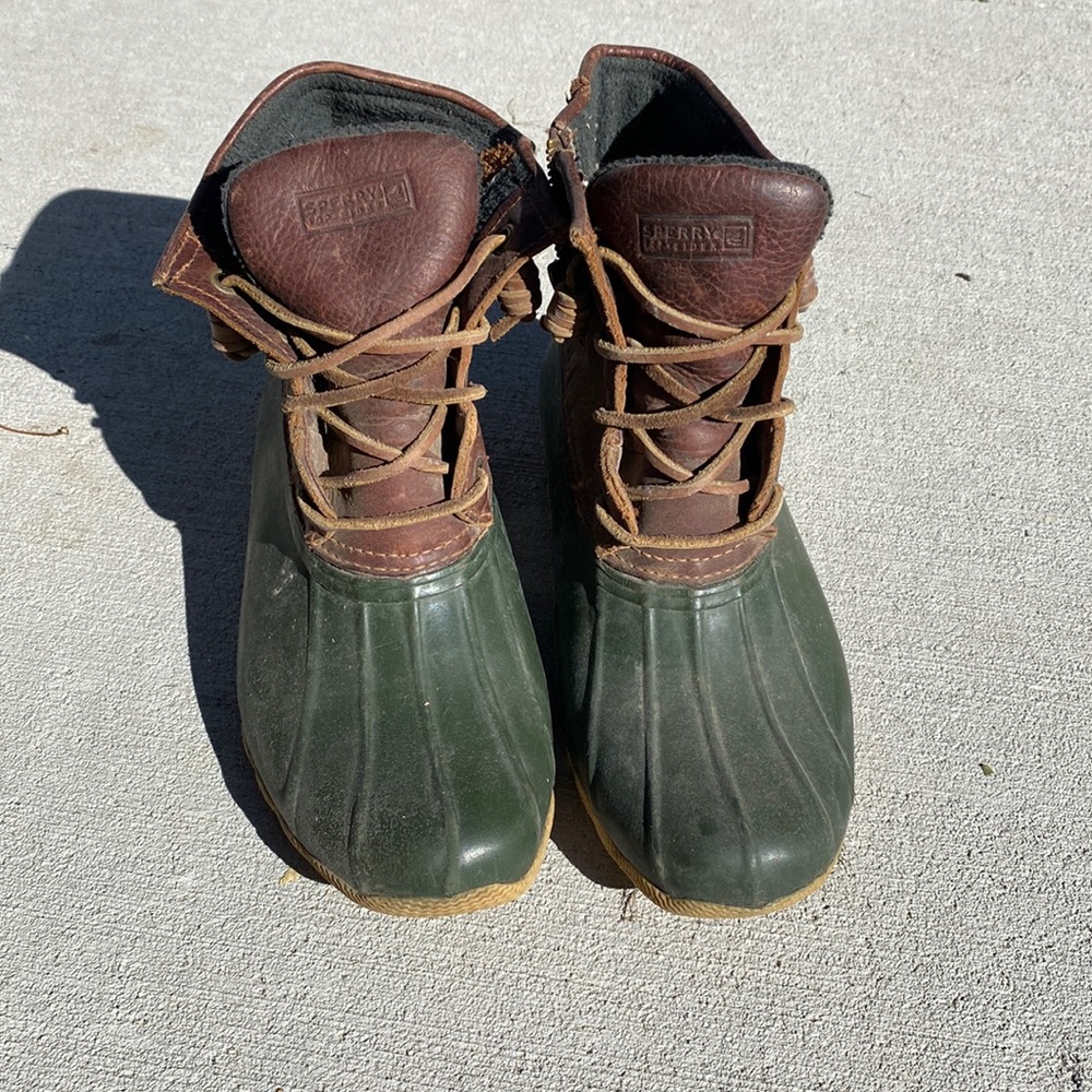 Sherry topsider waterproof rubber boot. In good condition.